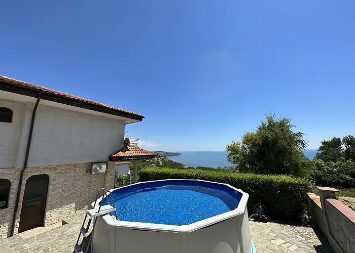 Azur- Sea View Luxury With Pool Near Balchik