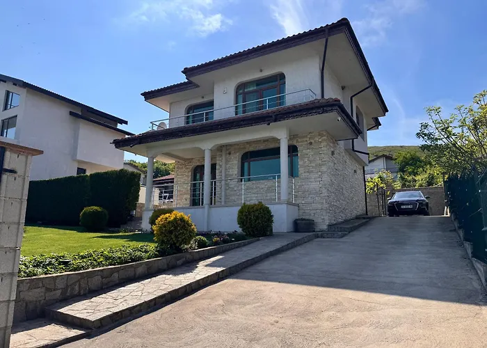 Azur- Sea View Luxury With Pool Near Balchik