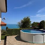 Луксозна вила Azur- Sea View Luxury With Pool Near Balchik Албена