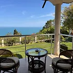 Луксозна вила Azur- Sea View Luxury With Pool Near Balchik *