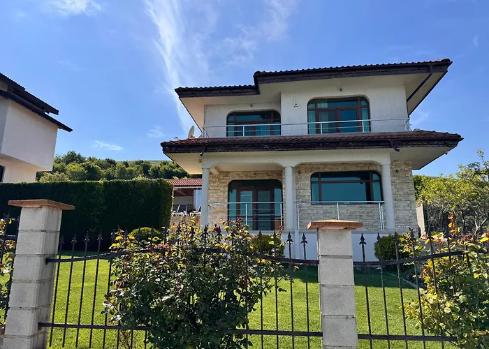 Villa Azur- Sea View Luxury With Pool Near Balchik